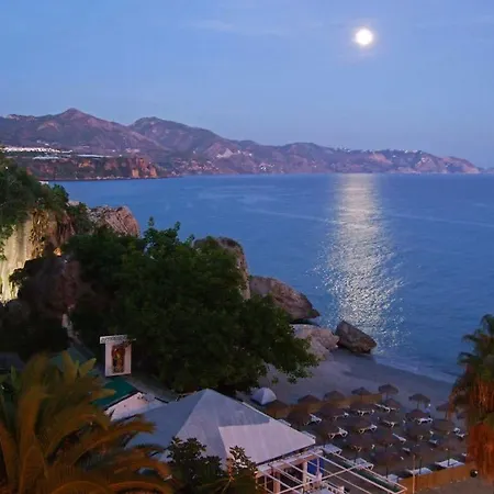 Opposite The Sea Apartman *