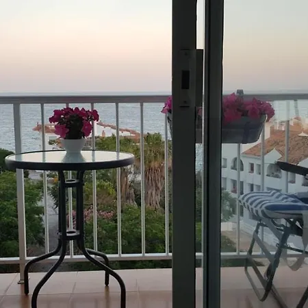 Opposite The Sea 네르하