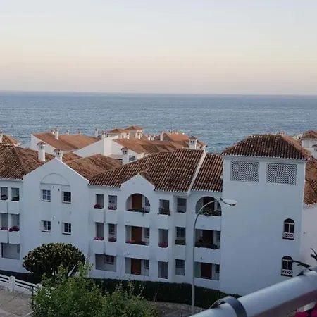 Opposite The Sea Apartment