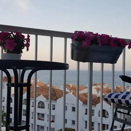 Opposite The Sea Apartment